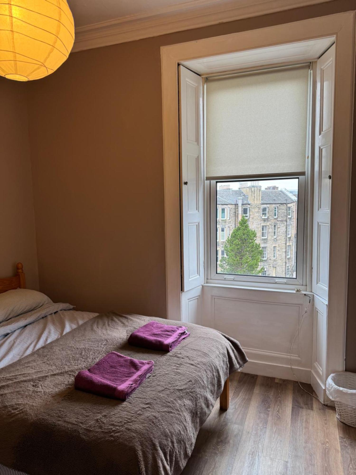 Central Room In Historic Tenement Shared Apartment Near Old Town Edinburgh Bagian luar foto